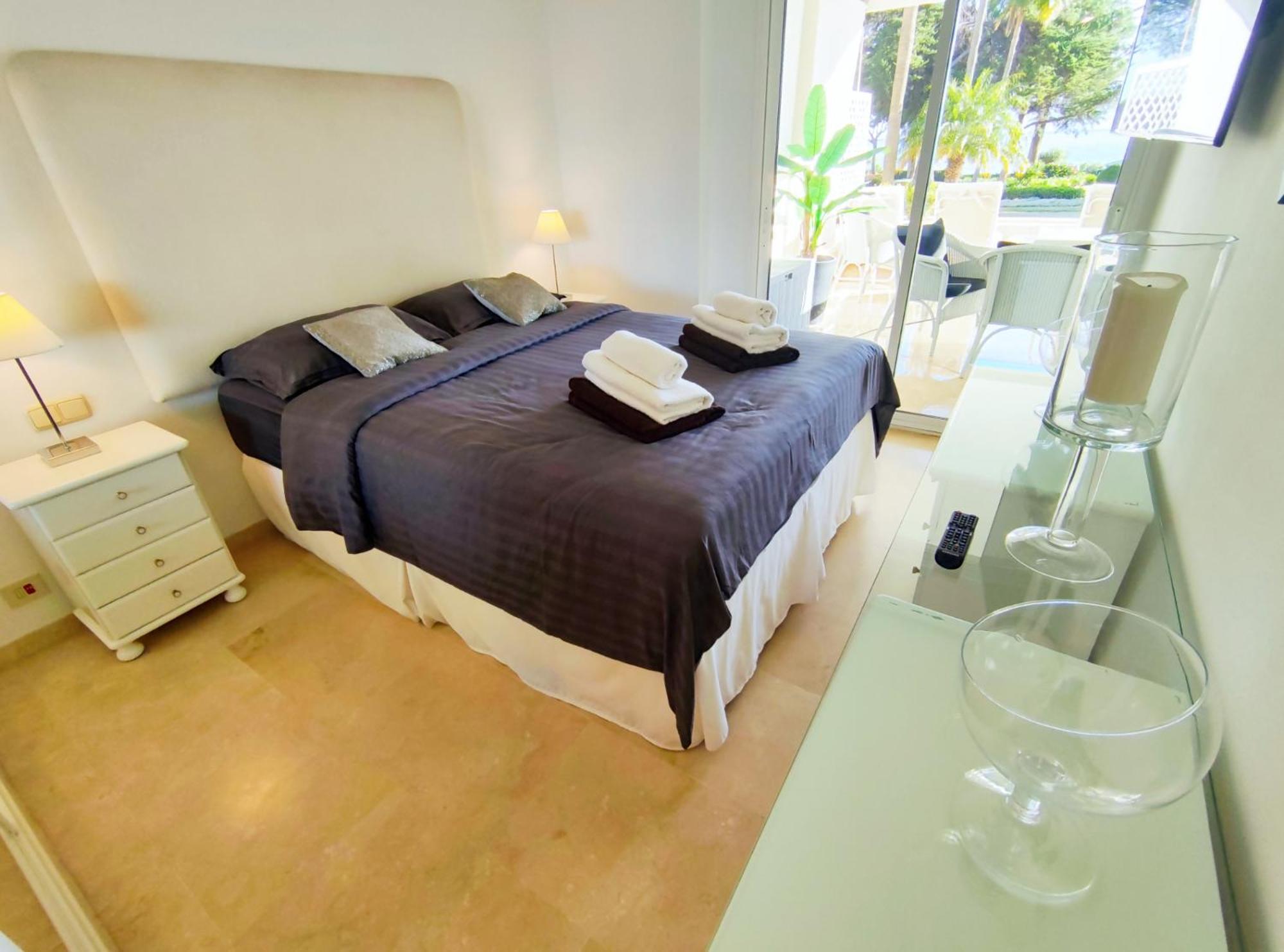 Luxury Frontline Residence Ehhouse إِستيبونا المظهر الخارجي الصورة