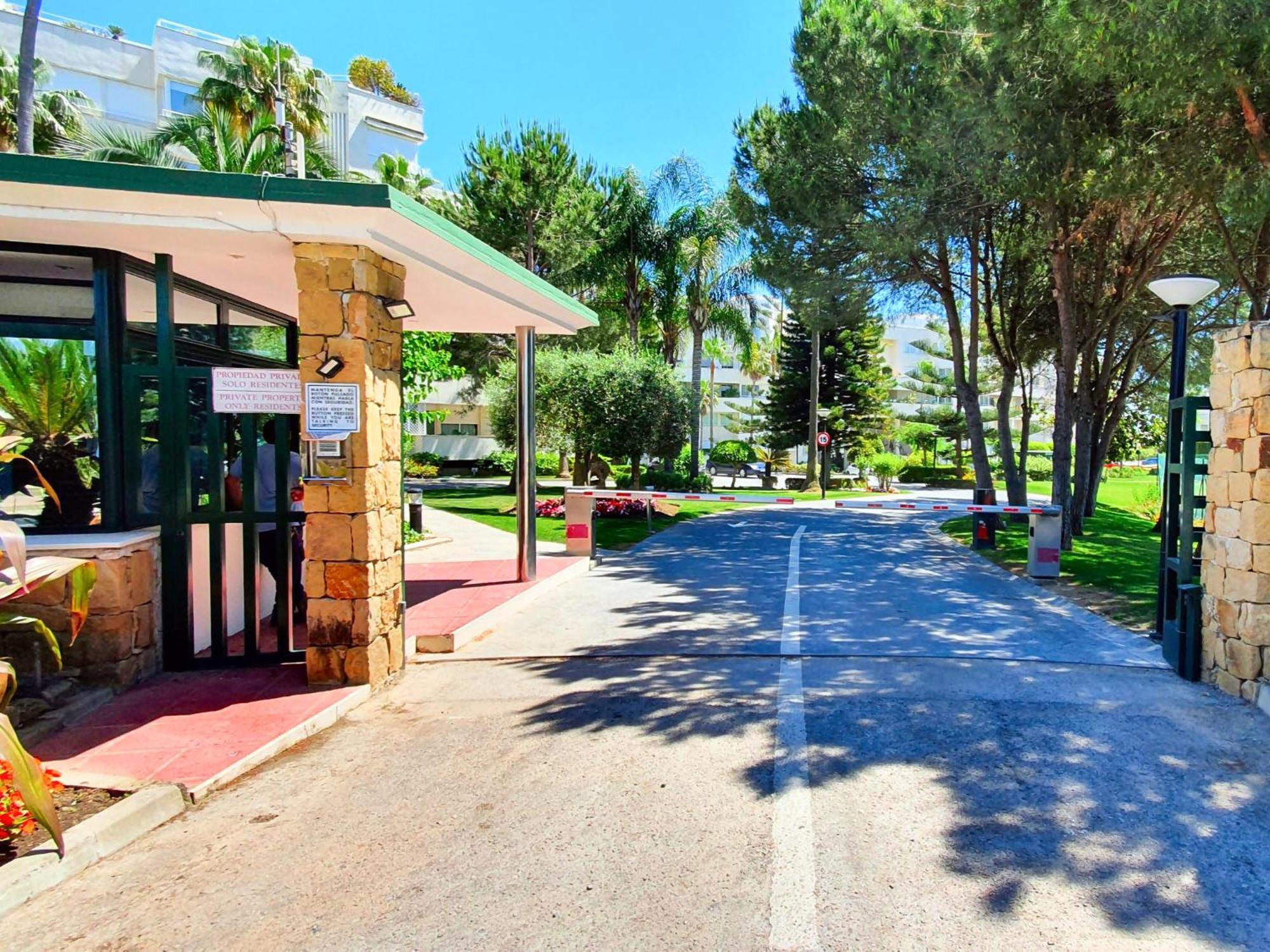 Luxury Frontline Residence Ehhouse إِستيبونا المظهر الخارجي الصورة